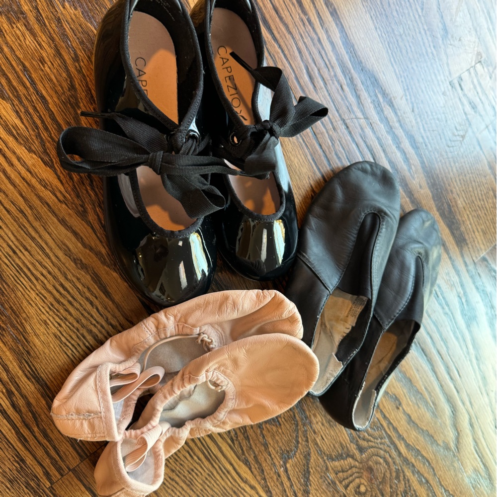 Girls dance shoes - tap/jazz/ballet